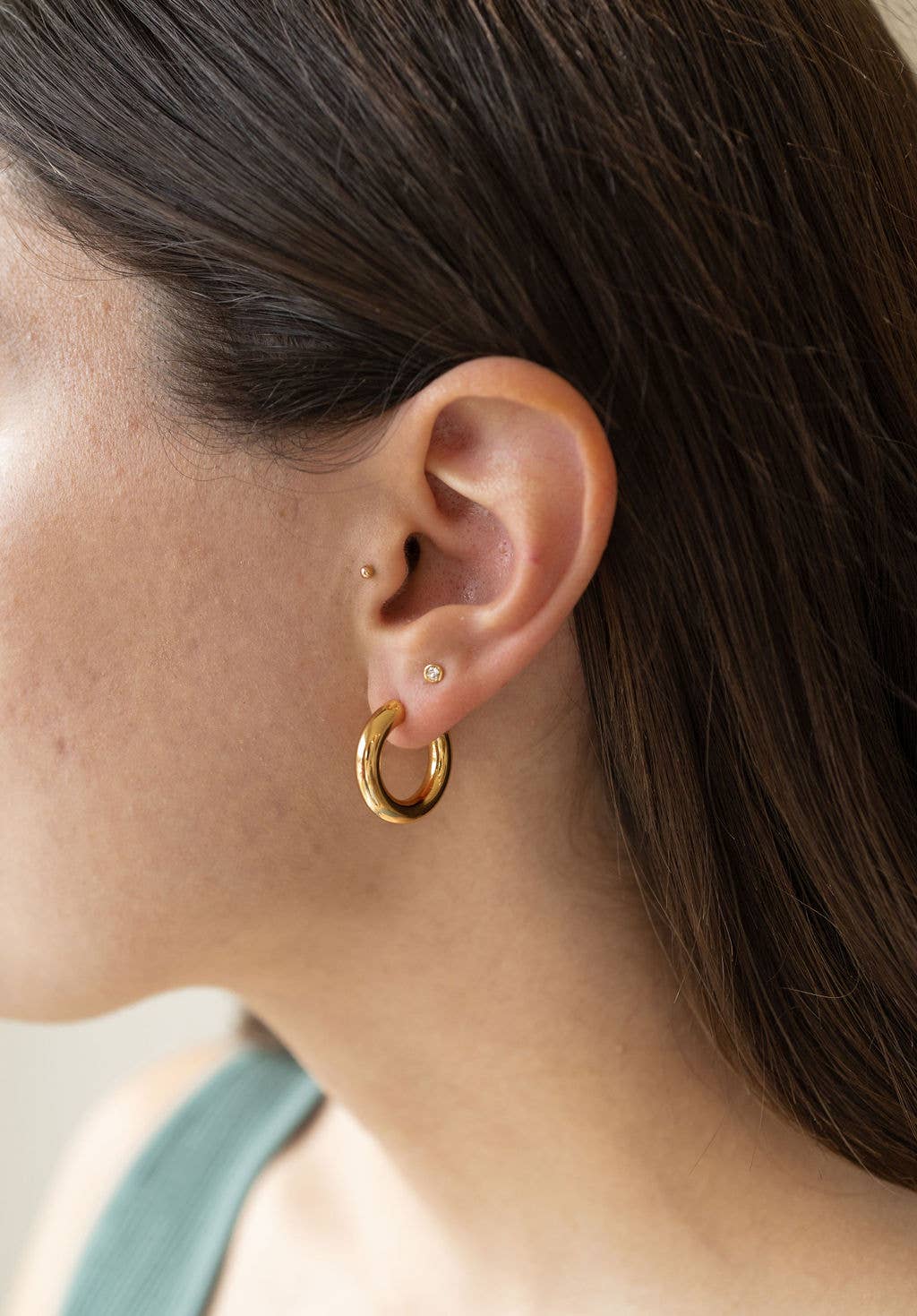 Amelia Chunky Hoops in Gold - Earrings
