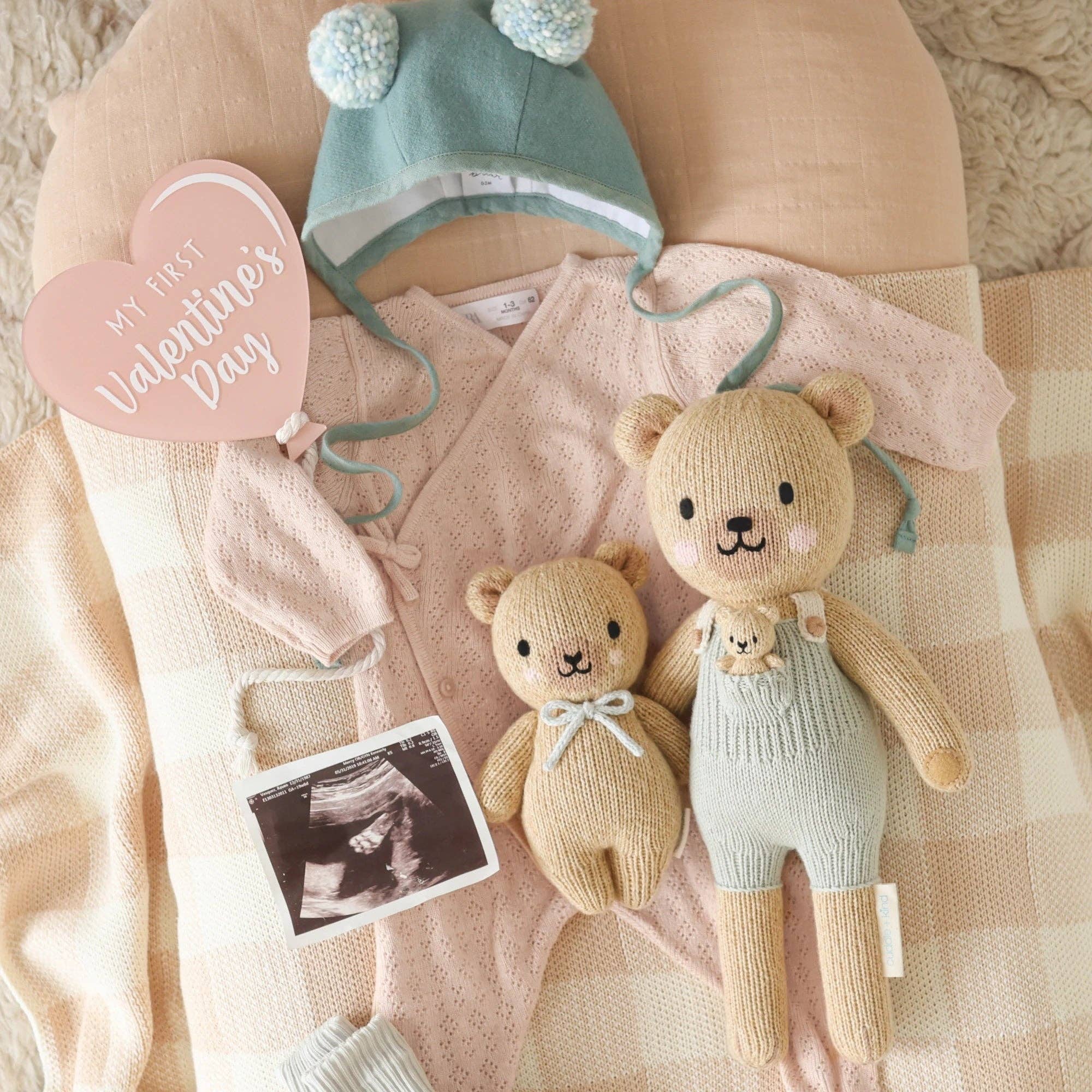 Alexander the honey bear: Little - 13"