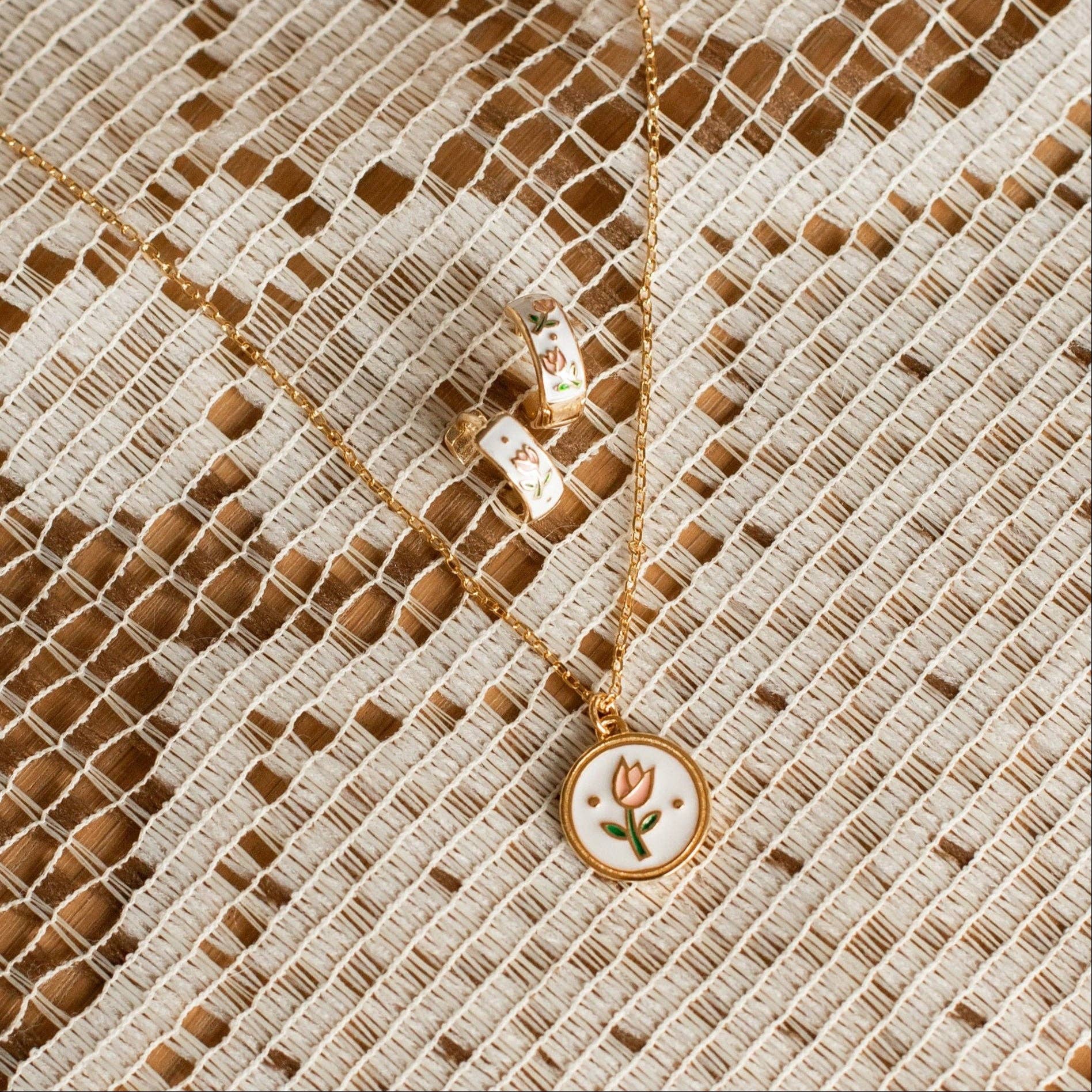 Eloise Tea Cup Necklace: Gold