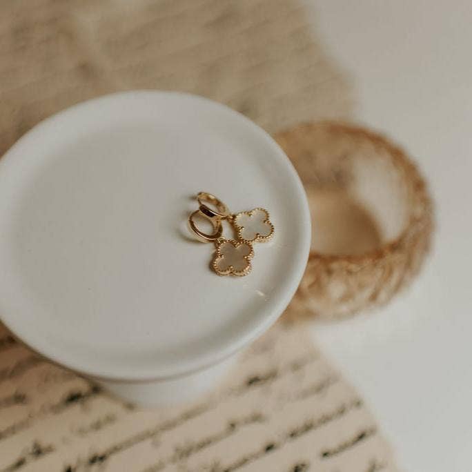 Elizabeth Clover Earrings: Gold