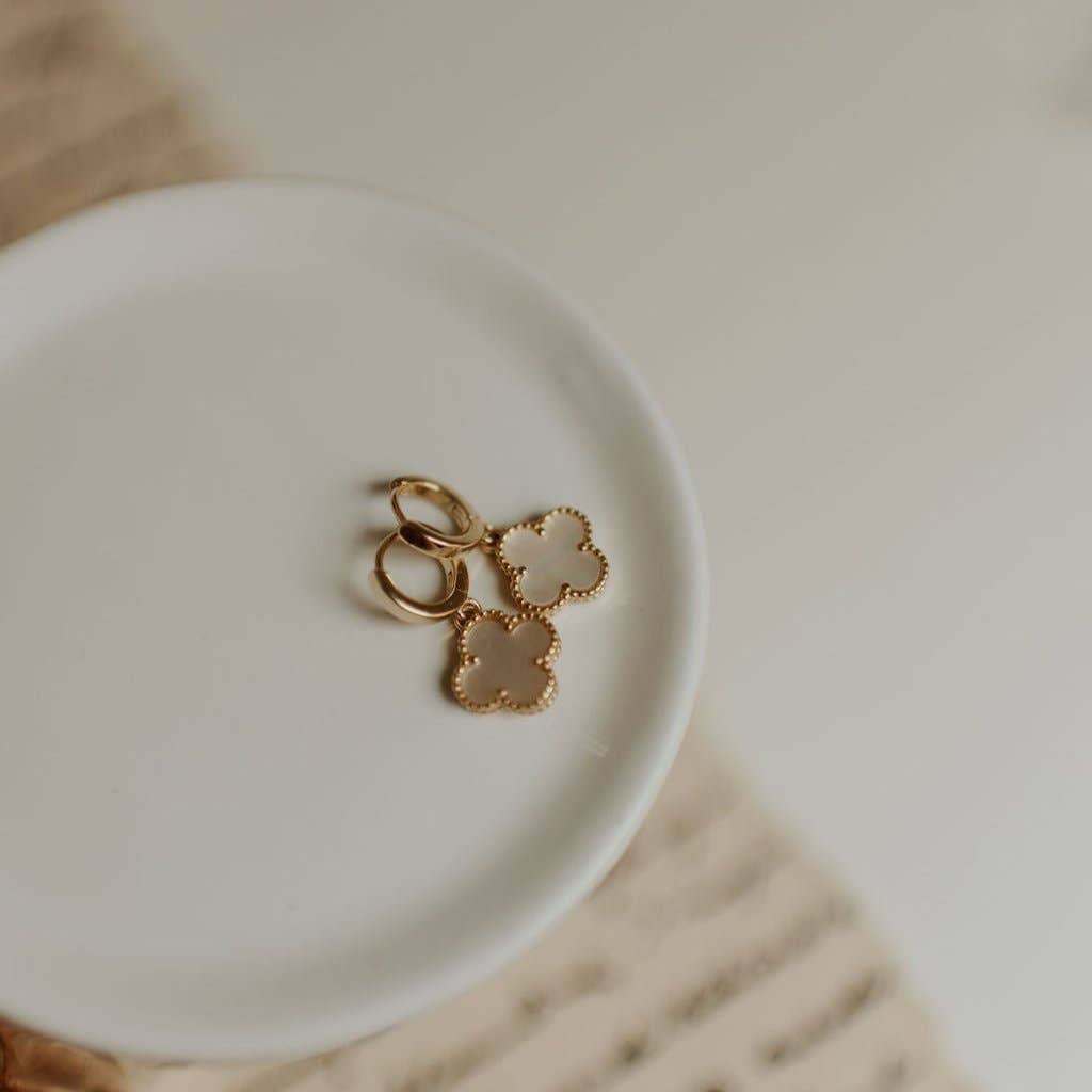 Elizabeth Clover Earrings: Silver