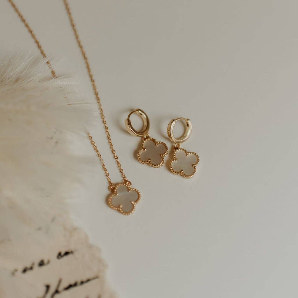 Elizabeth Clover Earrings: Silver