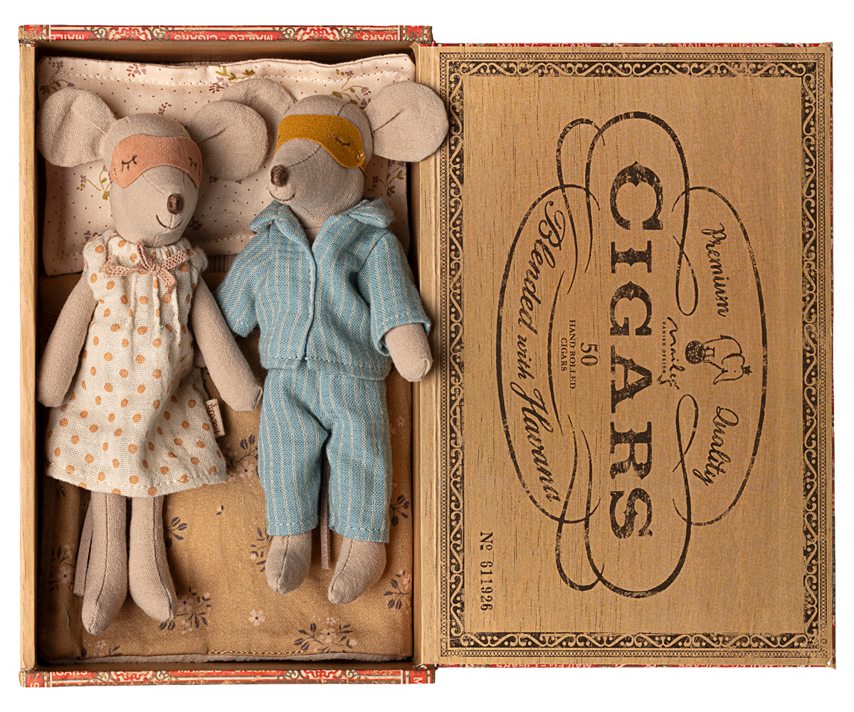 Maileg Mum & Dad mice in cigarbox