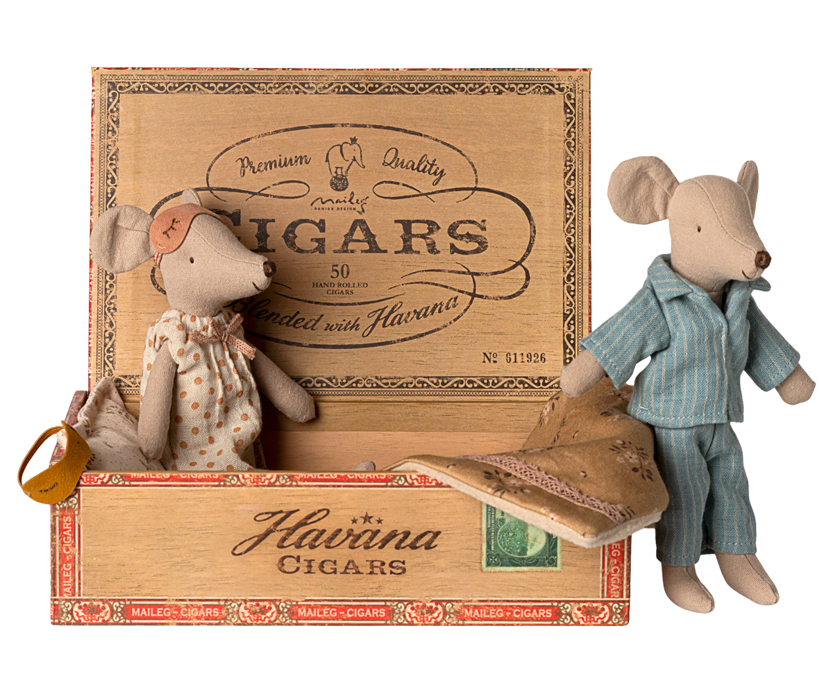 Maileg Mum & Dad mice in cigarbox - view 5