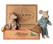 Maileg Mum & Dad mice in cigarbox - view 5