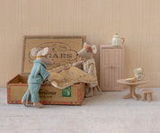 Maileg Mum & Dad mice in cigarbox - view 2
