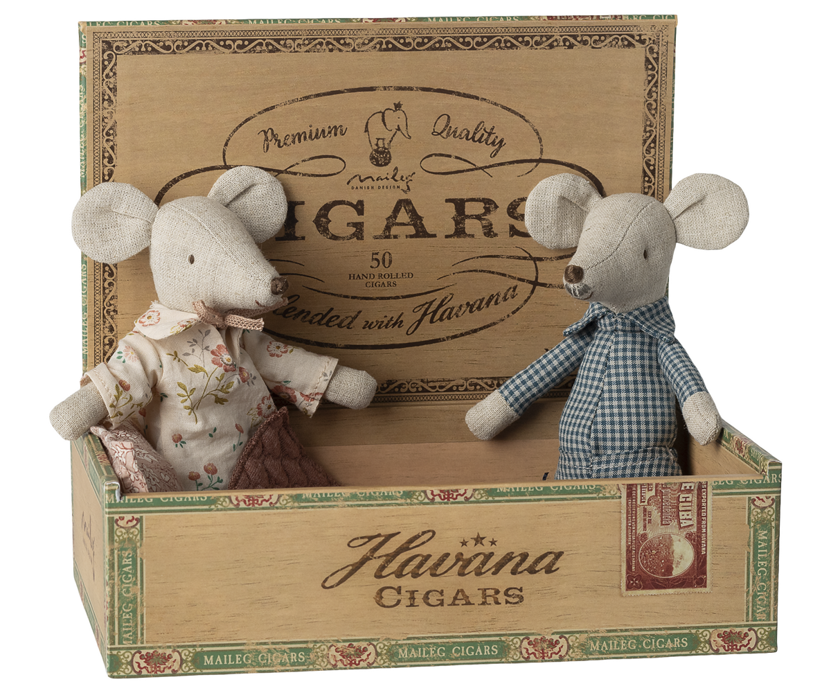 Maileg Grandma and grandpa mice in cigarbox - view 5