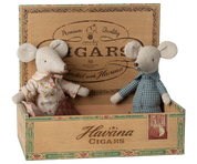 Maileg Grandma and grandpa mice in cigarbox - view 5