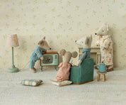 Maileg Grandma and grandpa mice in cigarbox - view 3