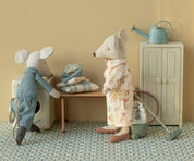 Maileg Grandma and grandpa mice in cigarbox - view 4