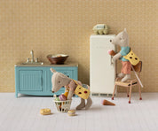 Maileg Little brother mouse with bag - view 3