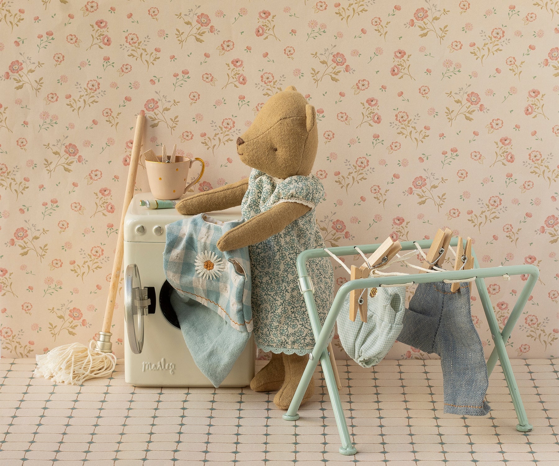 Maileg Washing Machine Miniature - view 3