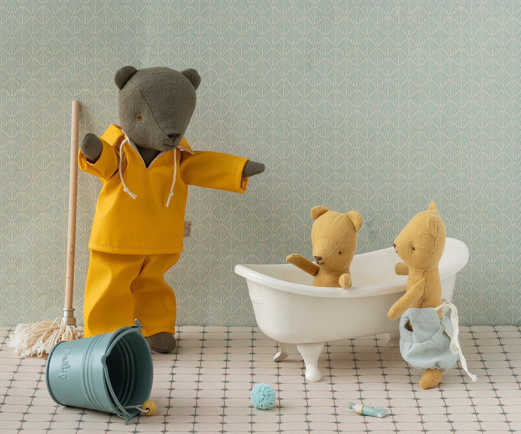 Maileg Rainwear W. Hat Teddy Dad - view 4