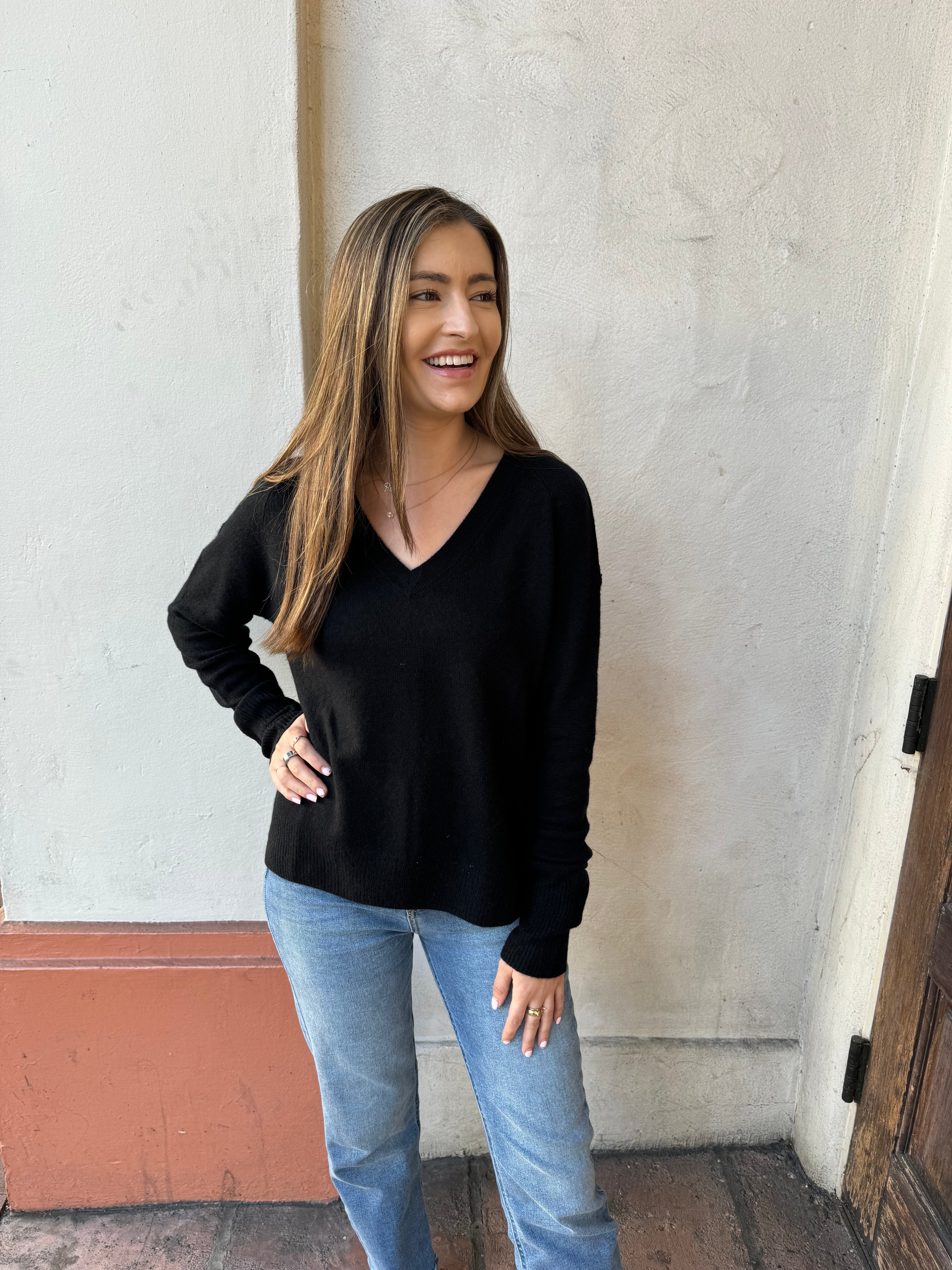 Softest Relaxed Cashmere V-neck - Black