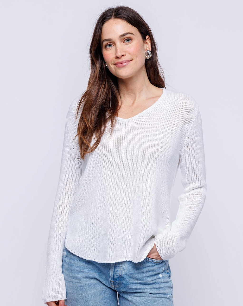 Round Edge V-Neck- Summer White