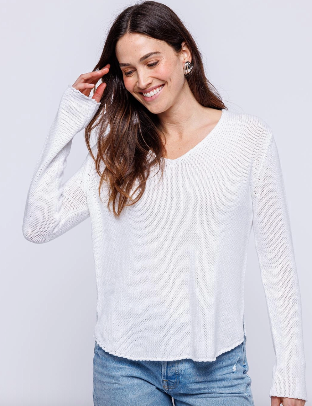 Round Edge V-Neck- Summer White
