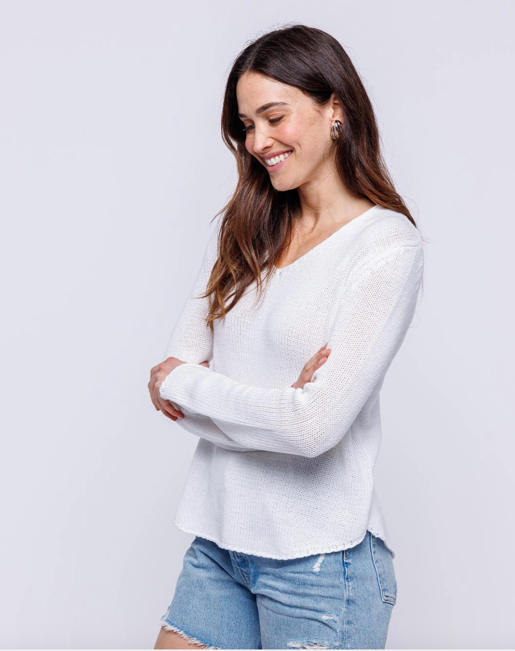 Round Edge V-Neck- Summer White