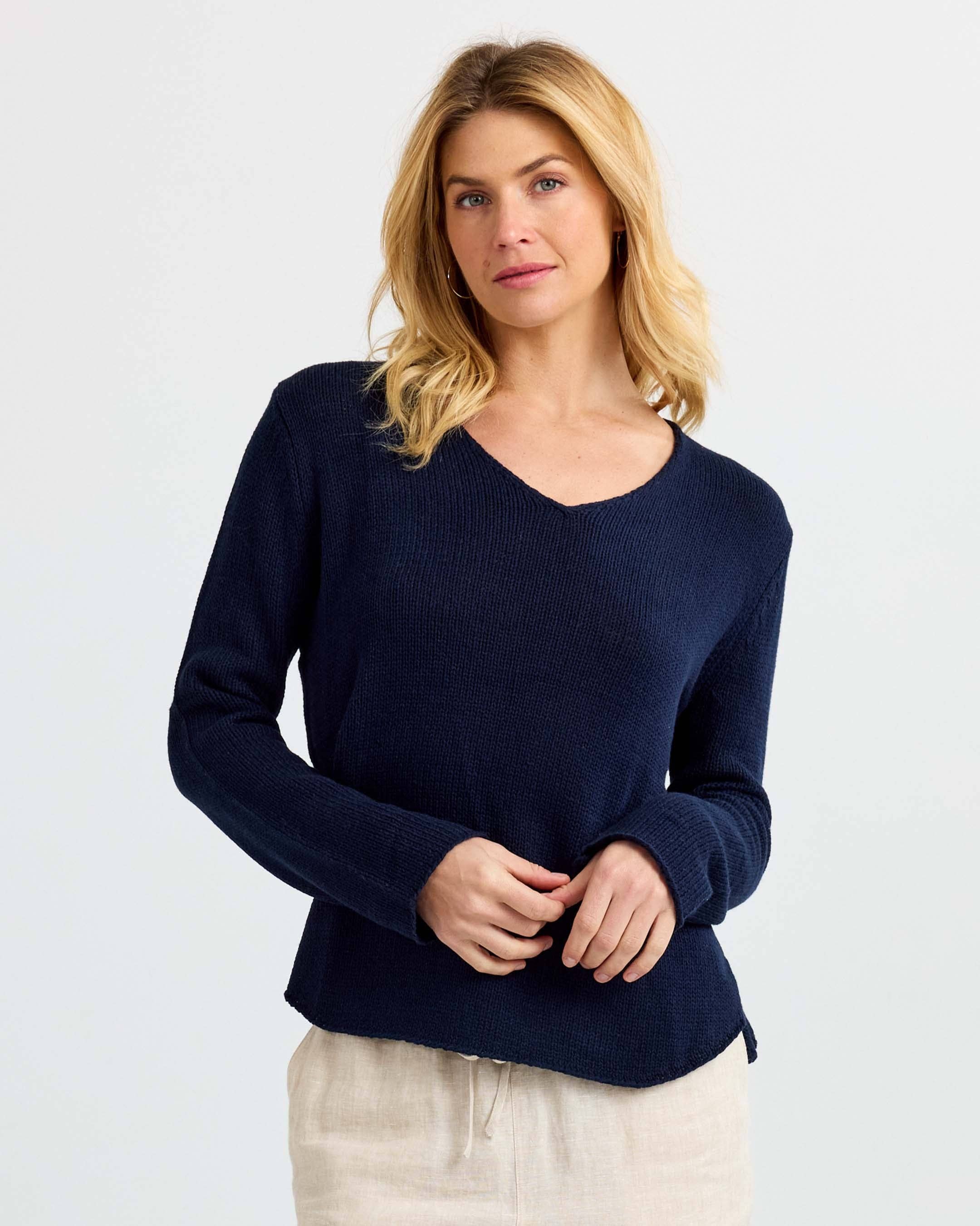 Round Edge V-Neck - Navy