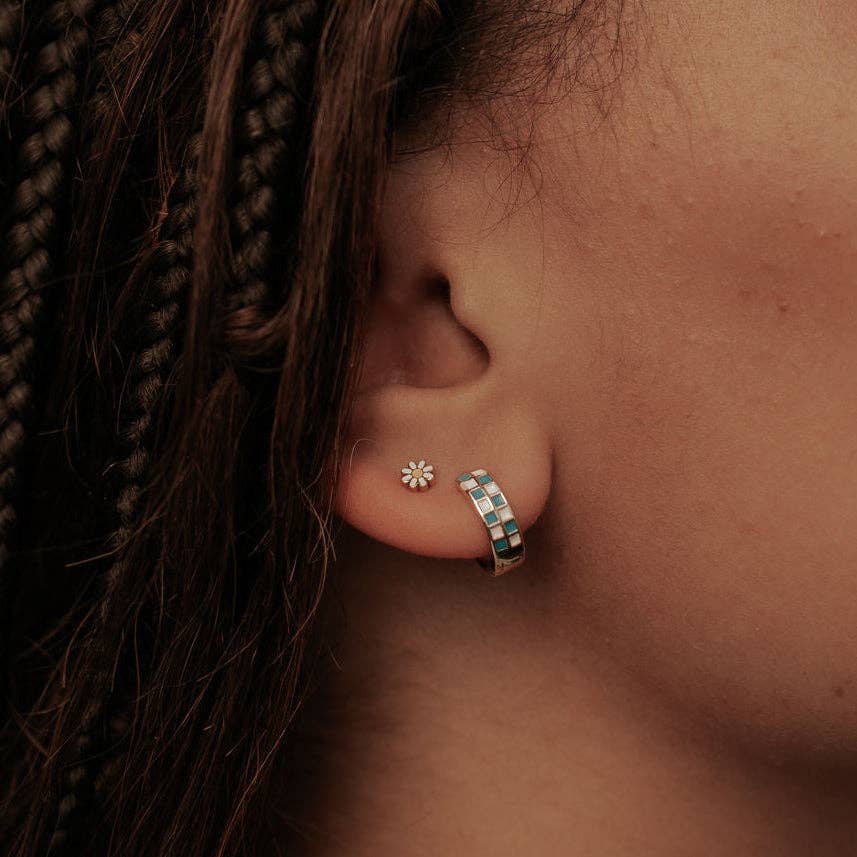 Carolina Daisy Flat Back Studs: Gold