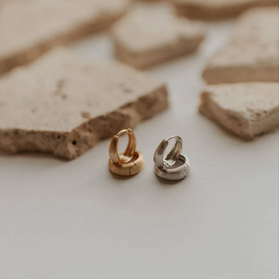 Rue Brushed Hoops: Silver