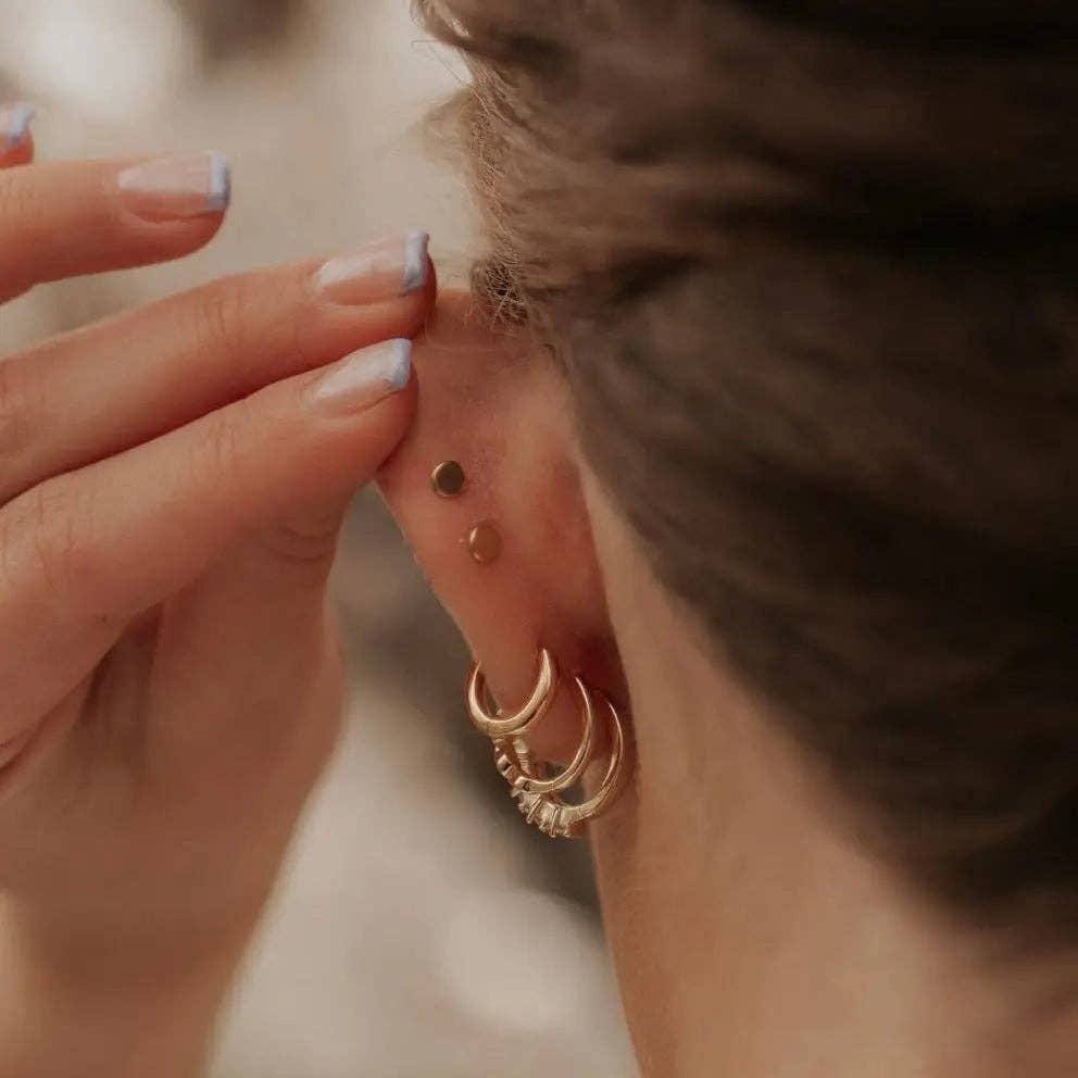 Carolina Daisy Flat Back Studs: Gold
